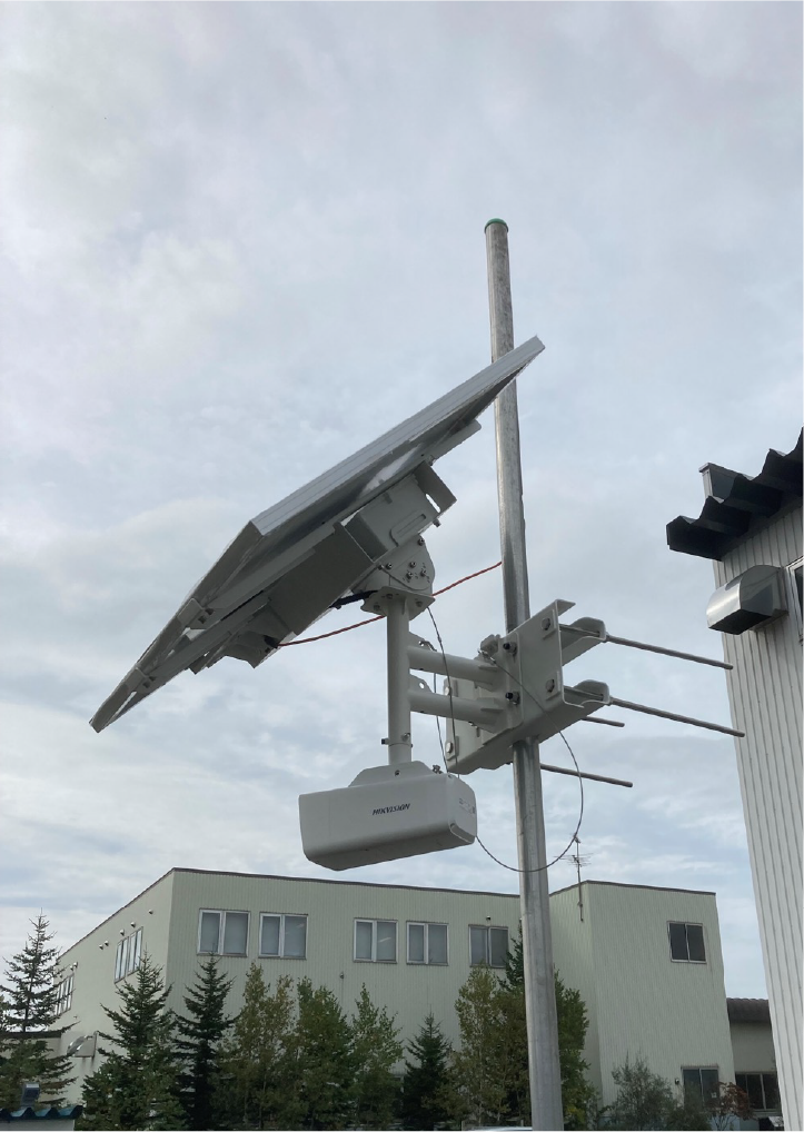 ソーラーパネル付き防犯カメラ写真1